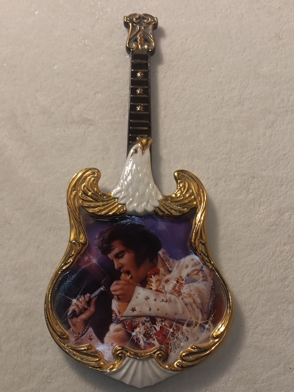 Elvis Presley 1973 Aloha from Hawaii Guitar Collector Hanging Plate First Issue